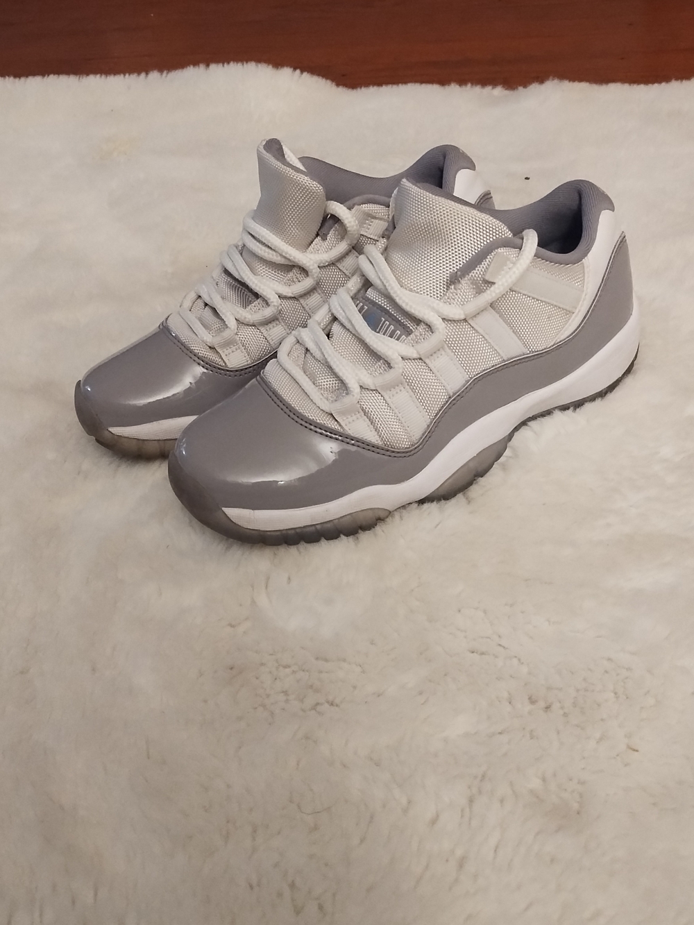 Jordan Men's Athletic Shoes White and Gray